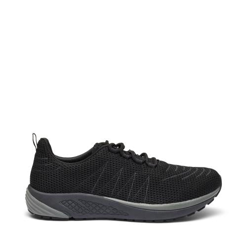 Tour Knit Triple Black